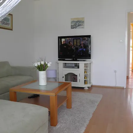Adria Apartman *